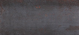 Vágot élű. Fagyálló. Padló nero színkivitelben fémes kivitelben mérete 59,7x119,6 cm vastagsága 10 mm matt felülettel. Beltérbe és kültérbe is alkalmas. Nagy eltérésekkel a színárnyalatban, a felületi textúrában és a rajzban.