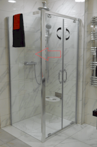 Oldalsó paraván a zuhanyajtóhoz mérete 190 cm. Összecsukható nyitórendszer. Bal és jobb oldali tájolás is. Profil fényes krómban , a felület átlátszó üvegből készült.