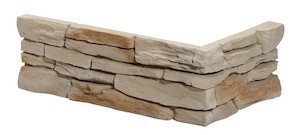 A betonkőburkolat sarka megjelenésével és szerkezetével hűen imitál egy természetes követ bézs színben 11x31x17 cm méretben.